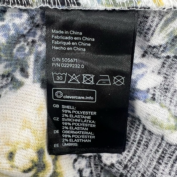 h&m Junior’s Floral Pleated Mini Skirt Size Small - Picture 5 of 5